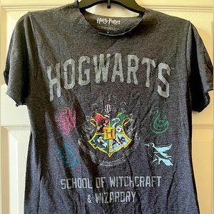Hogwarts School of Witchcraft and Wizardry short sleeve       Size: M